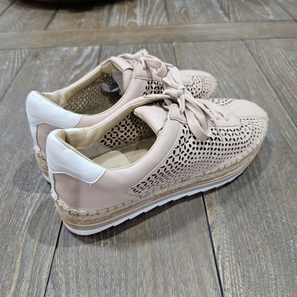 Marc Fisher Platform Sneaker, Women's Size 7.5 - Picture 2 of 11